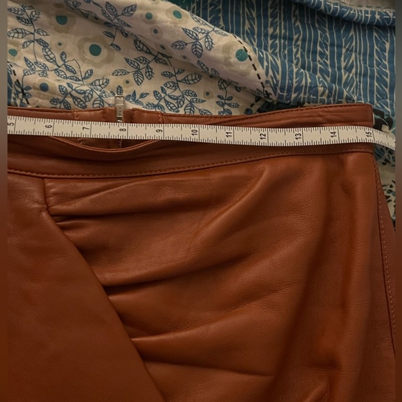 Lamb leather Brown Mini Ruffle Accent Understated Leather Austin TX Medium - Picture 10 of 12